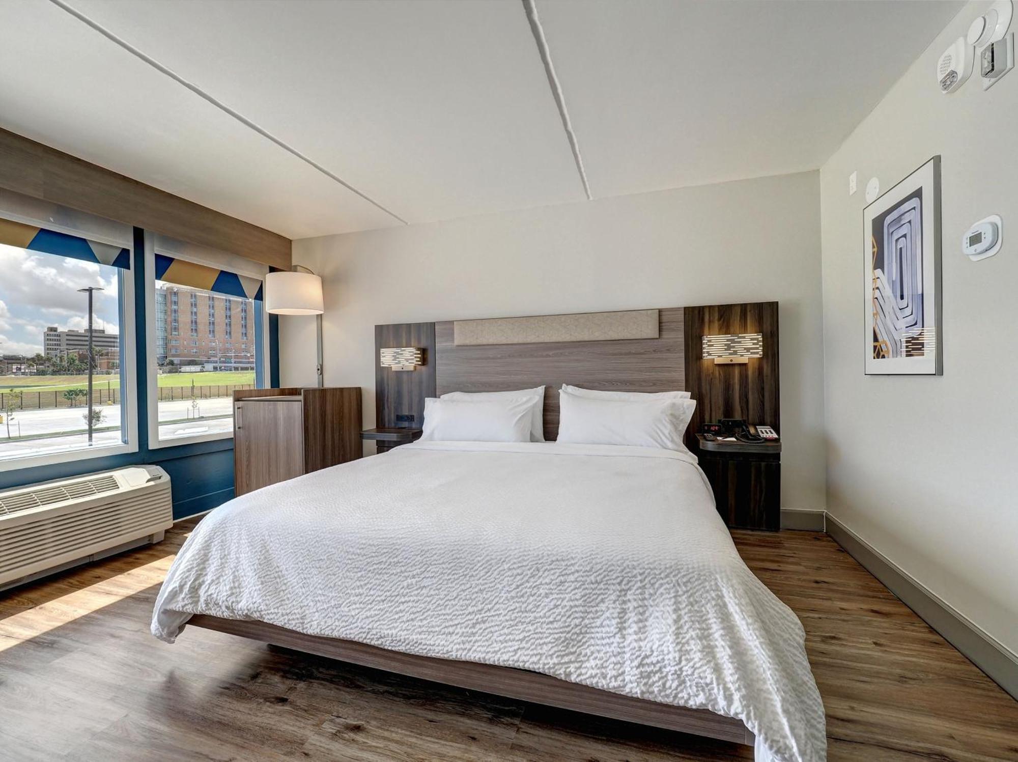 Holiday Inn Express Corpus Christi - Beachfront By Ihg Exterior photo