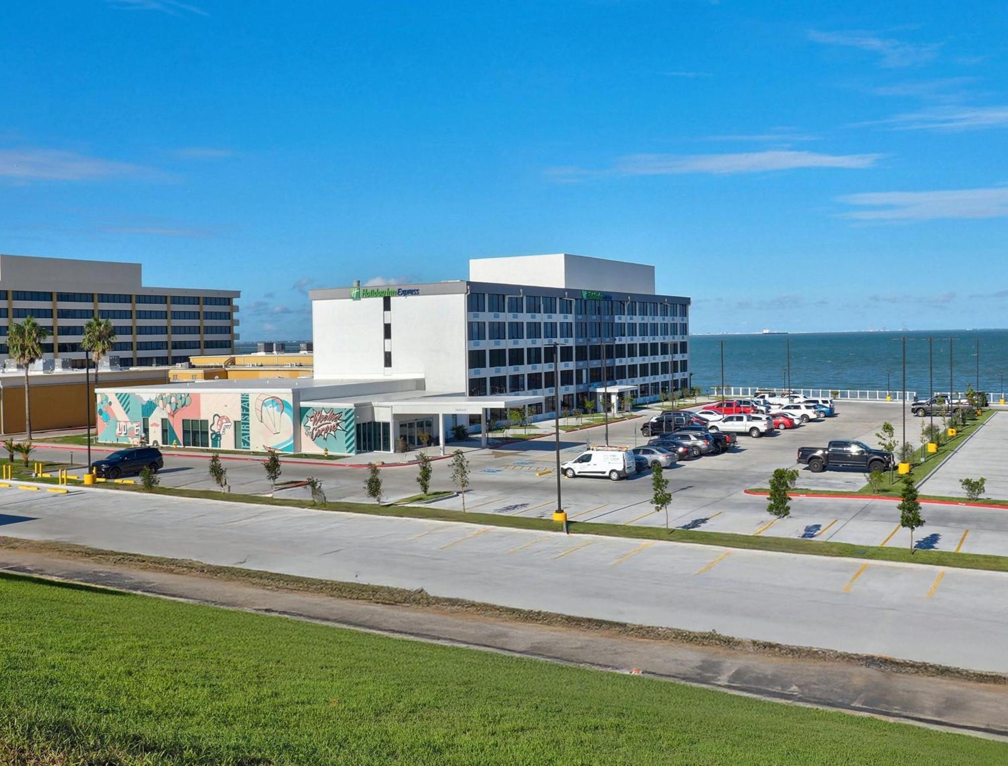 Holiday Inn Express Corpus Christi - Beachfront By Ihg Exterior photo