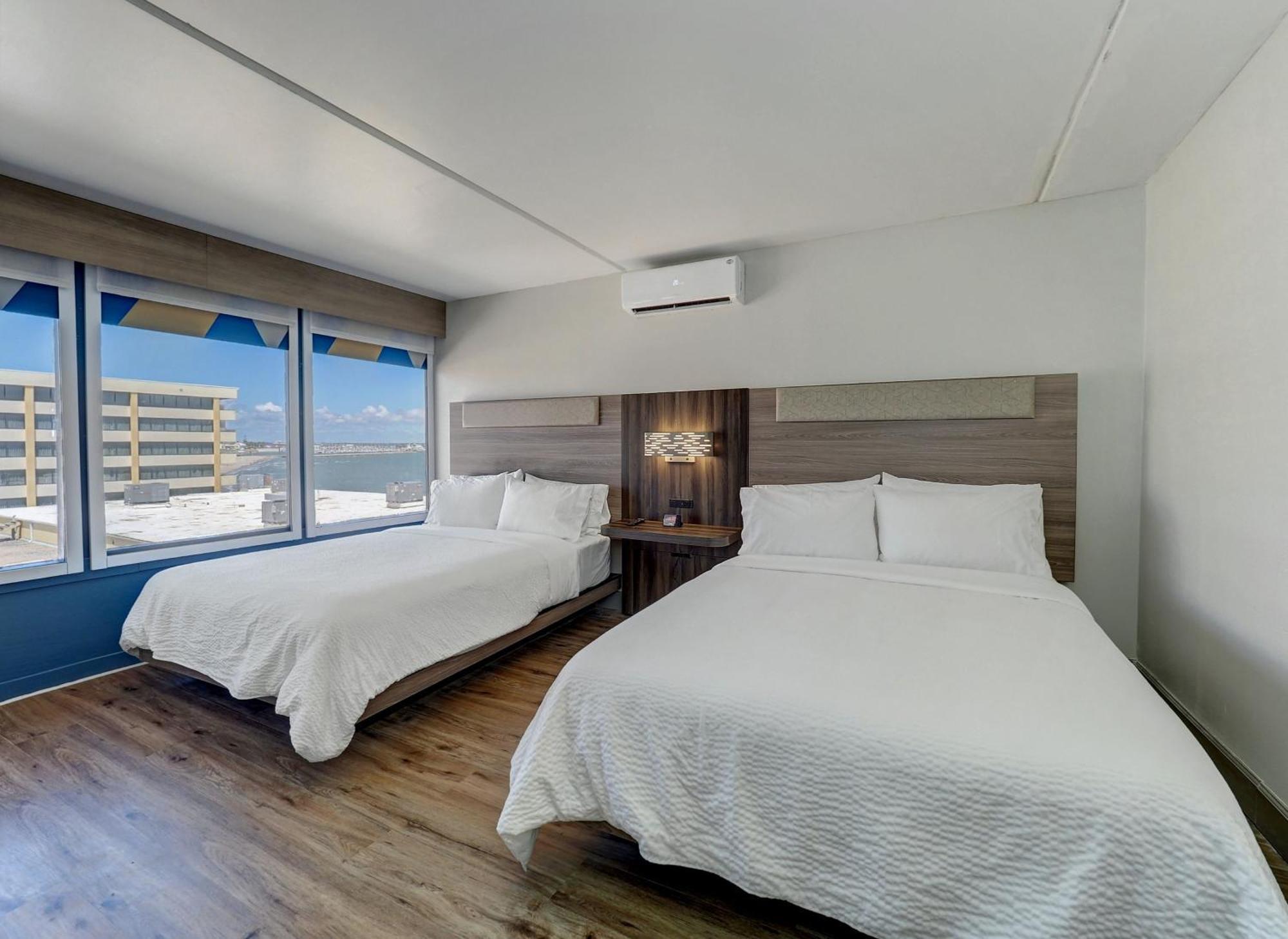 Holiday Inn Express Corpus Christi - Beachfront By Ihg Exterior photo