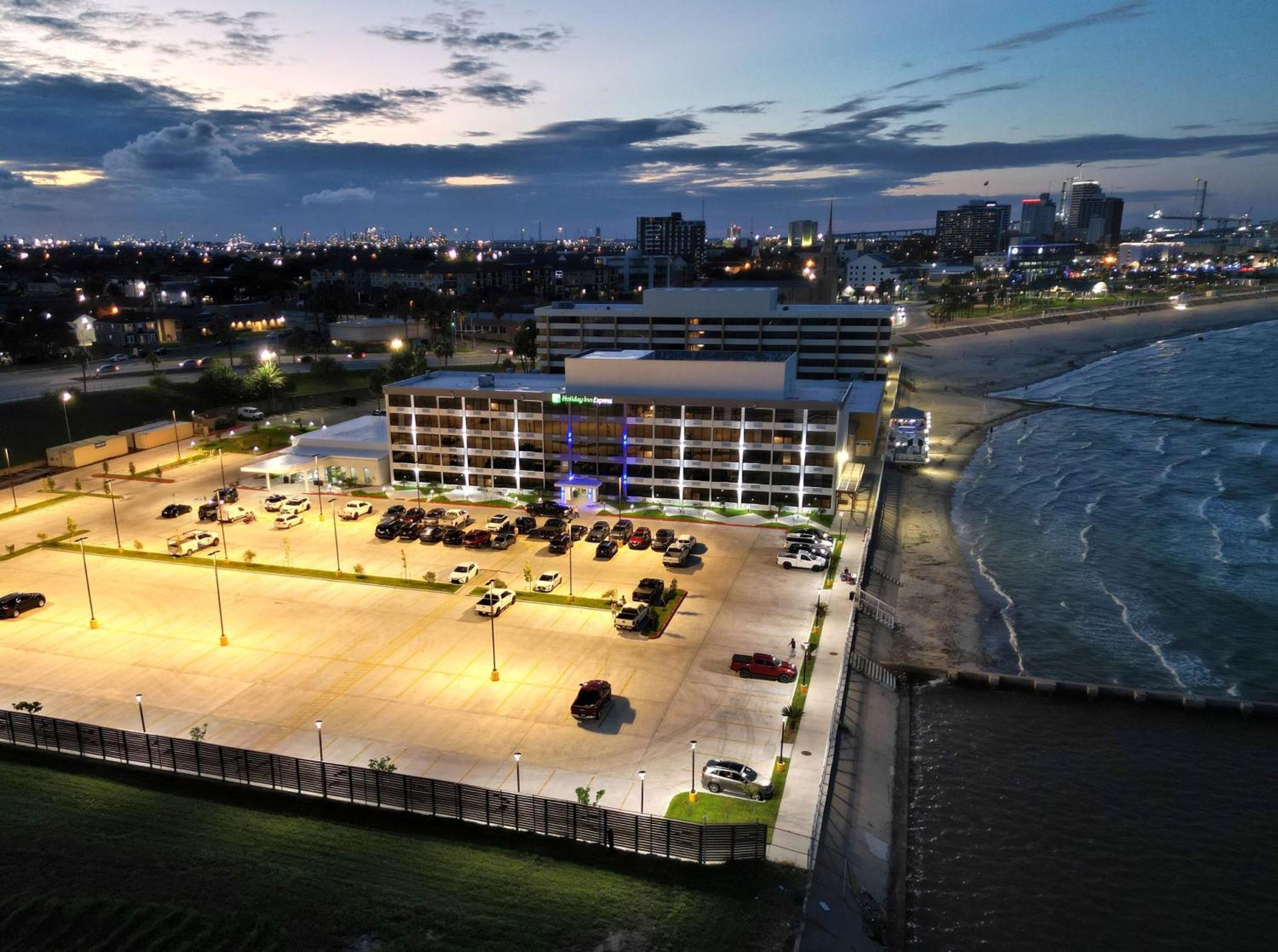 Holiday Inn Express Corpus Christi - Beachfront By Ihg Exterior photo