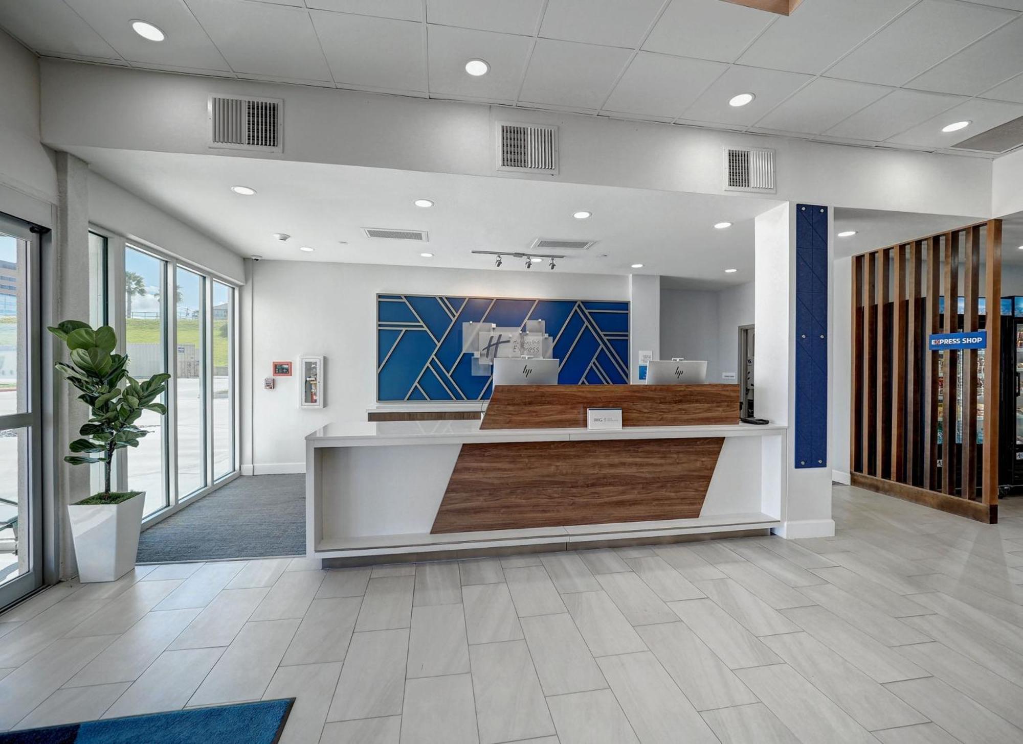 Holiday Inn Express Corpus Christi - Beachfront By Ihg Exterior photo