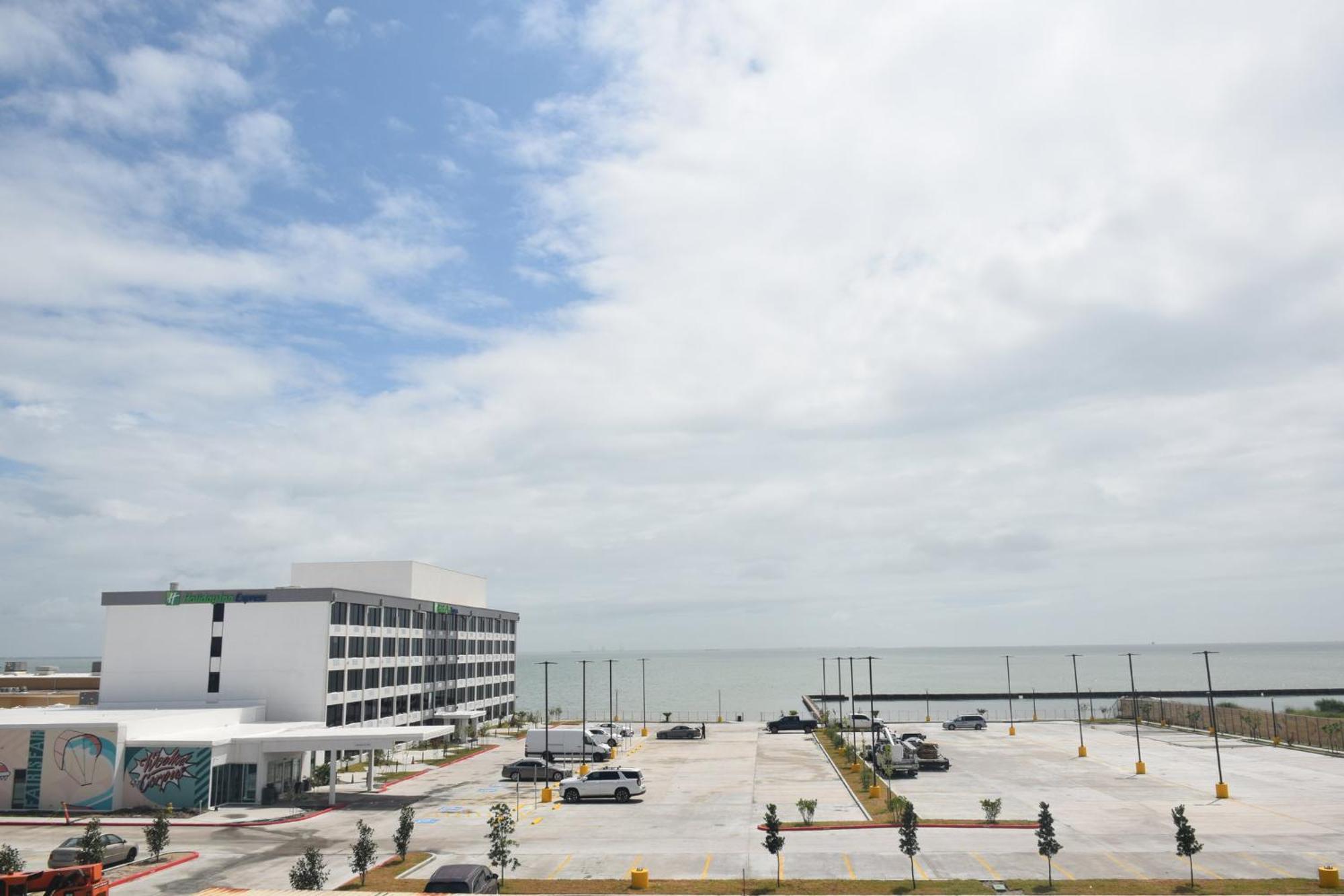 Holiday Inn Express Corpus Christi - Beachfront By Ihg Exterior photo