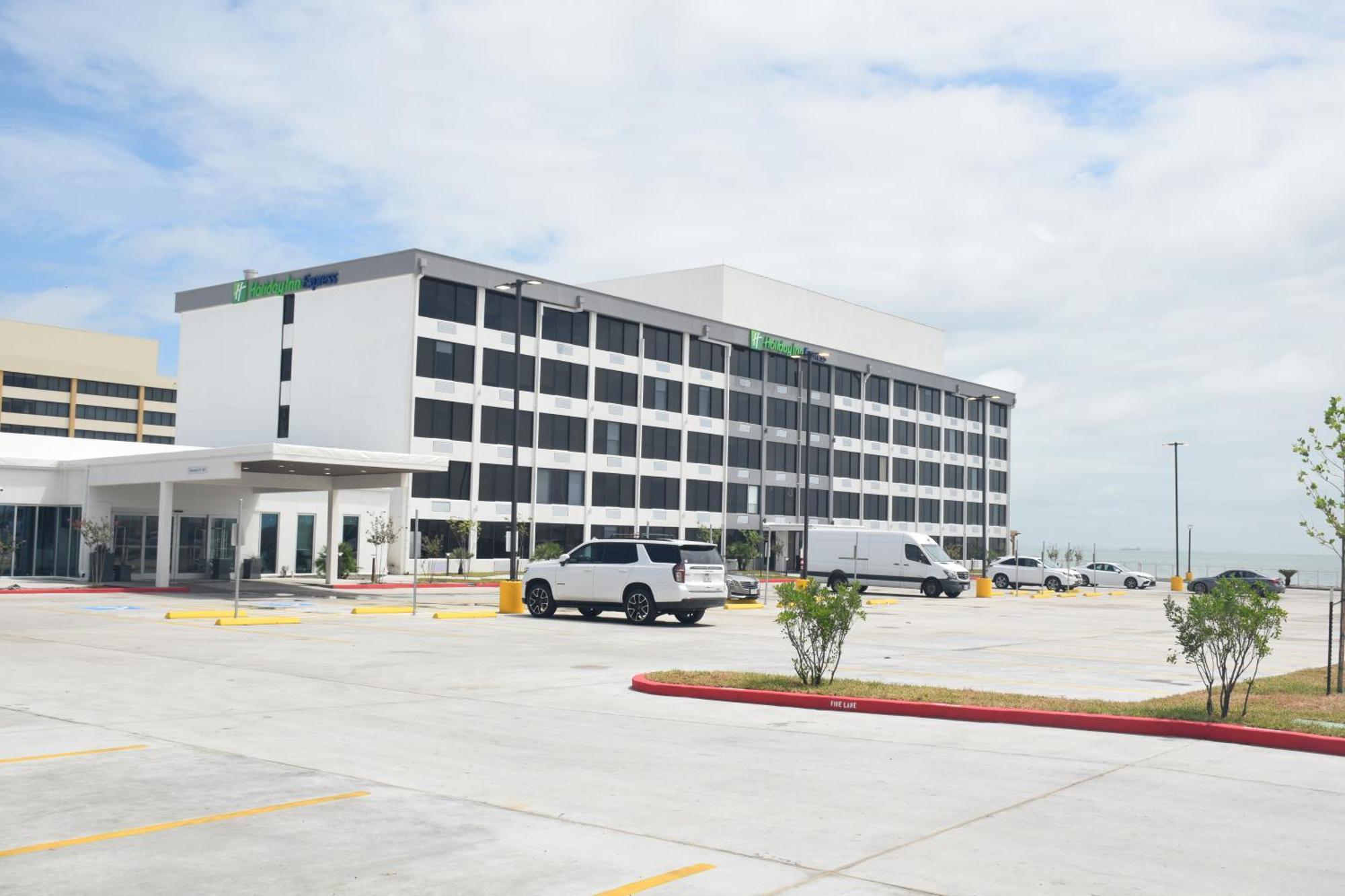 Holiday Inn Express Corpus Christi - Beachfront By Ihg Exterior photo